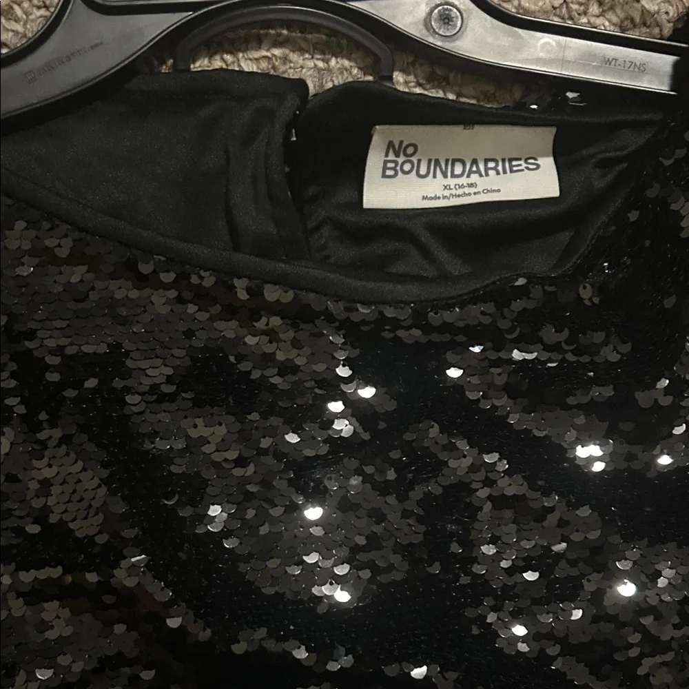 No Boundaries Black Sequin Sleevelss Top with matching shorts, Size XL 16/18 NWT - Picture 4 of 10